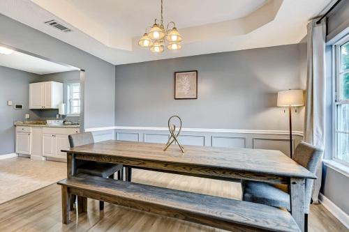 Near Hospital and Downtown- Lodging on Leghorn Near Hospital and Downtown- Lodging on Leghorn