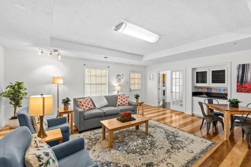 15 Min to LSU & Downtown Oak Hills Place Hideaway in Baton Rouge, USA