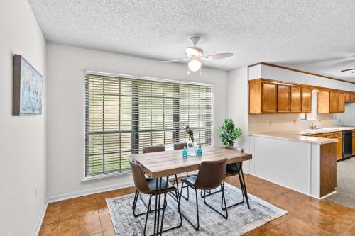 15 Min to LSU & Downtown Oak Hills Place Hideaway in Baton Rouge, USA
