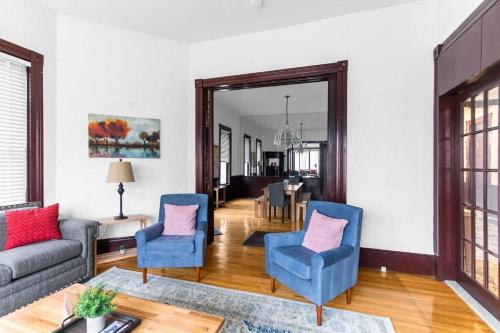 Huge Covered Patio, Renovated Home