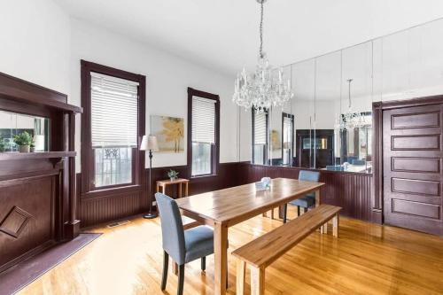 Huge Covered Patio, Renovated Home