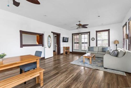 Huge Covered Patio, Renovated Home