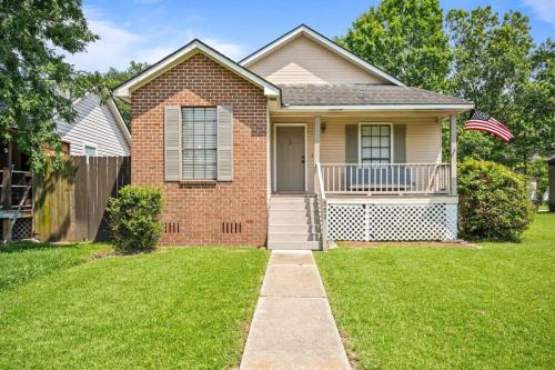 10 Mins to Tiger Stadium South Burbank Bungalow in Baton Rouge, USA