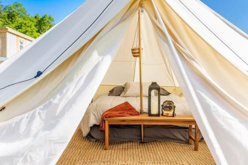 Farm Glamp, Outdoor Shower, Pool! 15min to Chatt! in Chattanooga, USA