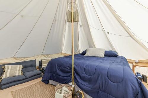 Glamp on Functional Farm with pool 15min to Chatt! in Chattanooga, USA