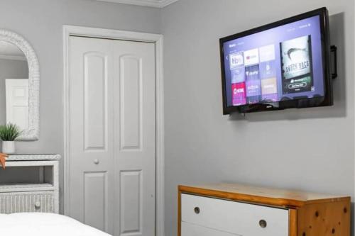 The Graduation Getaway Near Downtown & Benning - image 2
