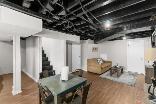 Near Hospital & Dining- Beds on Broadmoor - Unit B in Birmingham, USA