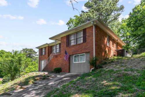 Near Hospital & Dining- Beds on Broadmoor - Unit B in Birmingham, USA