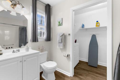Mins to Hospital Airport & Dining- Rooms on Rose in Birmingham, USA