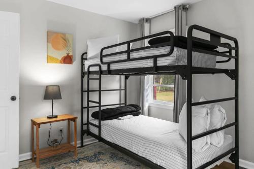 Mins to Hospital Airport & Dining- Rooms on Rose in Birmingham, USA