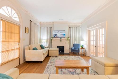 Midtown Magic- Main house- 10mins to Downtown