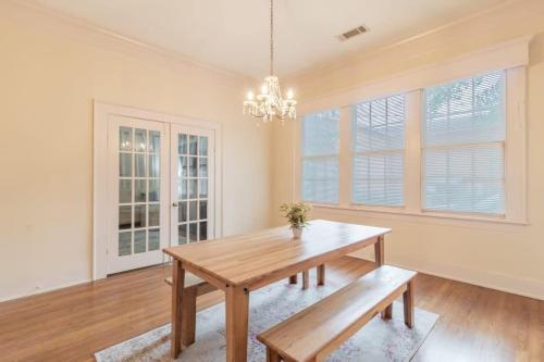 Midtown Magic- Main house- 10mins to Downtown