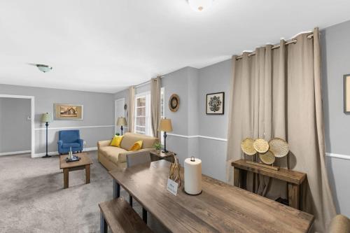 Near Hospital & Dining- Beds on Broadmoor - Unit A in Birmingham, USA