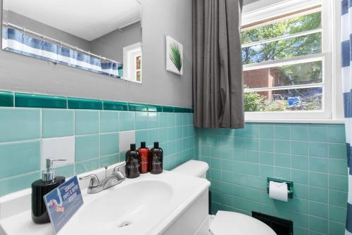 Near Hospital & Dining- Beds on Broadmoor - Unit A in Birmingham, USA