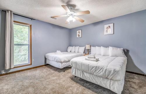 Near Dining & MEM w Fenced Yard-Hickory Hill Home in Memphis, USA