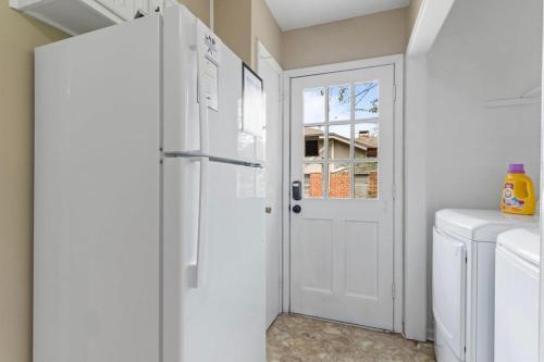 Near Parks Dining & Shopping - Glade Park Gem