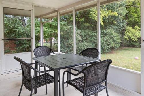 Near Parks Dining & Shopping - Glade Park Gem