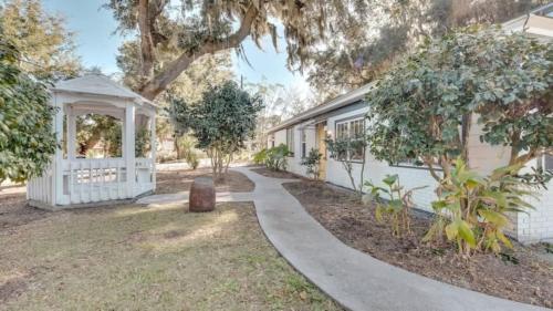 Swanky Savannah Style Side B-Walk to Bonaventure - image 14