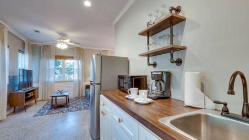 Swanky Savannah Style Side B-Walk to Bonaventure - image 5