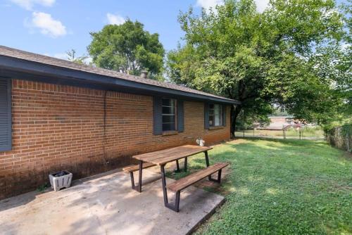 5 Mins from Uptown & Near Airport- Norwood Nest in Birmingham, USA