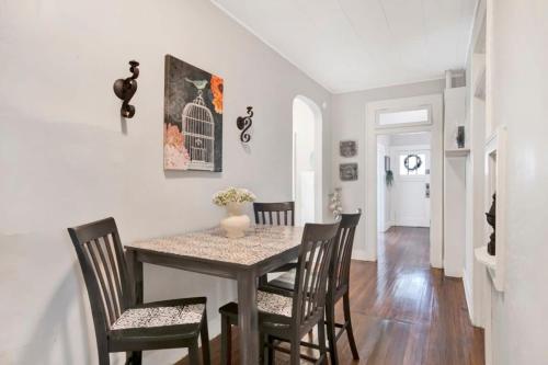 Charming Midtown Apt - Hannon Hideaway Unit C in Hannon Park (AL)