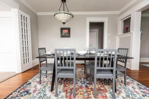 Trendy Lakeview Craftsman Walk to Restaurants! - image 5