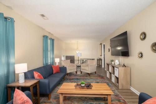 The Monterey Maison-20min N of Downtown, 6BR in Birmingham, USA