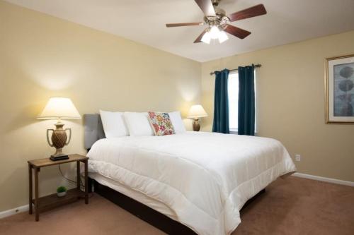 The Monterey Maison-20min N of Downtown, 6BR in Birmingham, USA