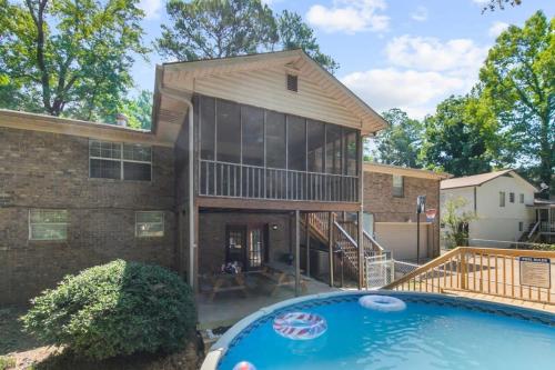 The Monterey Maison-20min N of Downtown, 6BR in Birmingham, USA