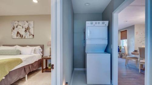 Swanky Savannah Style With Old World Charm-Walk to Bonaventure - main image