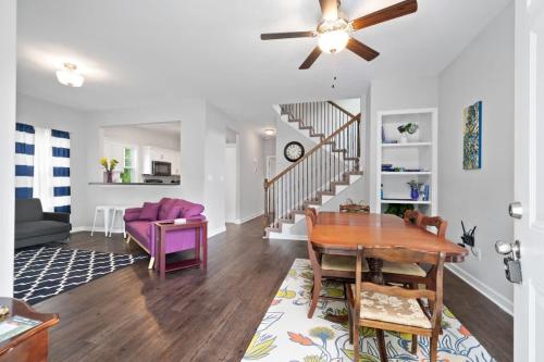 The Navy Nestler Bright & Stylish Near Downtown in Clarksville, USA