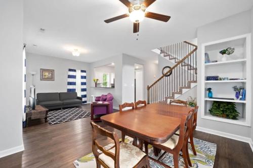 The Navy Nestler Bright & Stylish Near Downtown in Clarksville, USA