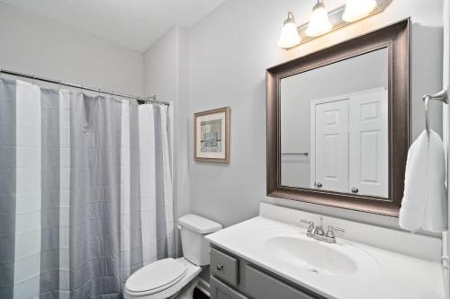 The Navy Nestler Bright & Stylish Near Downtown in Clarksville, USA