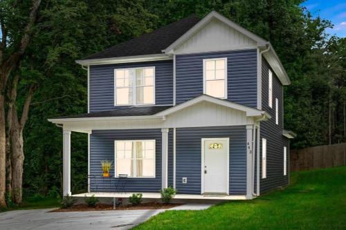 The Navy Nestler Bright & Stylish Near Downtown in Clarksville, USA