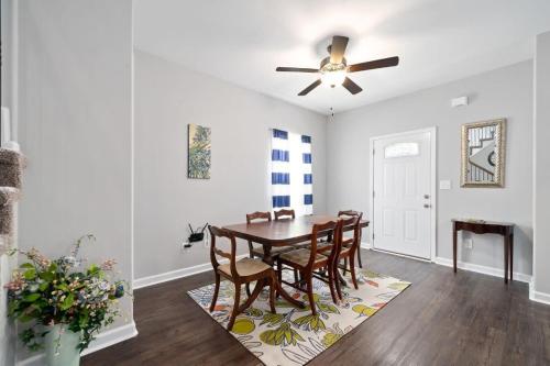 The Navy Nestler Bright & Stylish Near Downtown in Clarksville, USA
