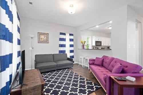 The Navy Nestler Bright & Stylish Near Downtown in Clarksville, USA