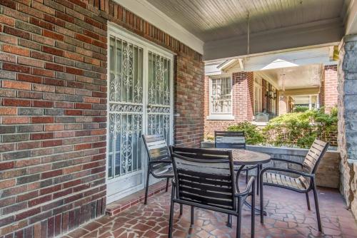 The Rolling Stone- Patio Fenced in Yard in Memphis, USA