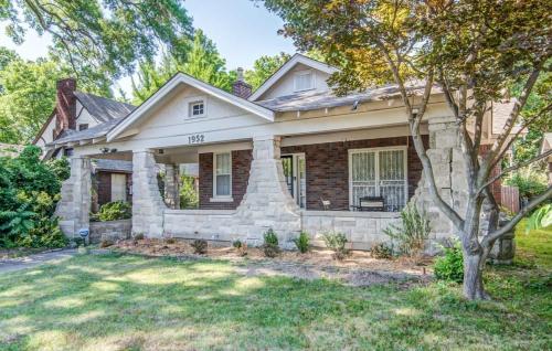 The Rolling Stone- Patio Fenced in Yard in Memphis, USA