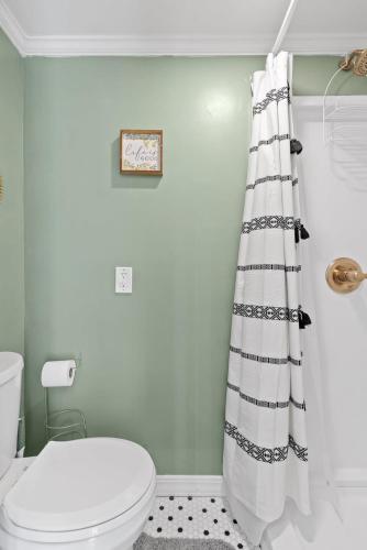 Farm Stay w pool - 15 Mins to Chattanooga- Tiny 2 in Wildwood, USA