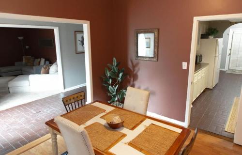 The Regal Courtyard Retreat 5 Min to ASU - image 12