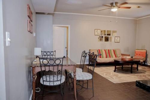 The Regal Courtyard Retreat 5 Min to ASU