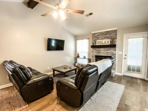 Bettys Bungalow- Mins to Space Center & Downtown! in Madison, USA