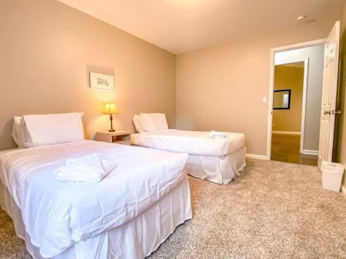 Betty's Bungalow- Mins to Space Center & Downtown! - image 2