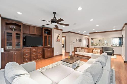 Clarksville Craftsman 5 MINs to Campbell in Oak Grove, USA