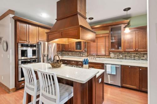 Clarksville Craftsman 5 MINs to Campbell in Oak Grove, USA