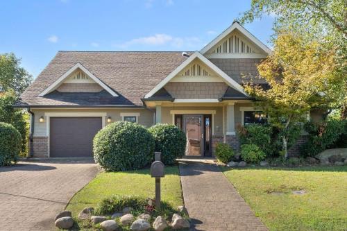 Clarksville Craftsman 5 MINs to Campbell in Oak Grove, USA