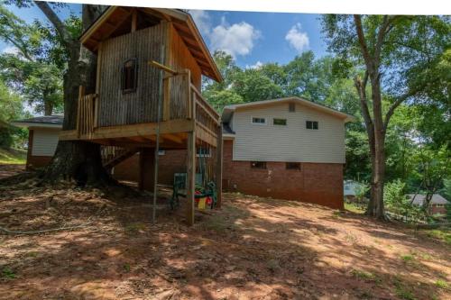 Large Yard with Treehouse Tri-Level Retreat