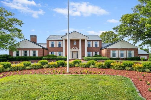 Oak Hill House in Somerset, USA