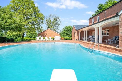 Oak Hill House in Somerset, USA