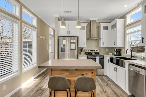 Petite Retreat by Green Mountain - Cozy Byrd Nest in Owens Cross Roads, USA